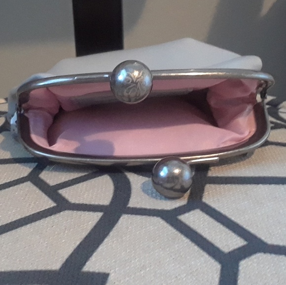 💕HP💕Vera Wang silver mini clutch - Picture 4 of 5